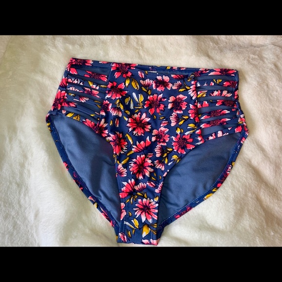 💋 *SOLD*HOST PICK 💋 Beautiful Bikini Bottoms - Picture 2 of 5
